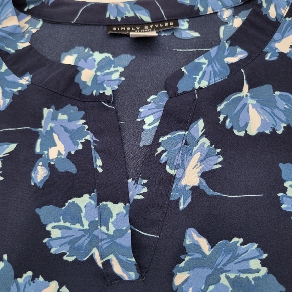 Simply Styled by Sears Blue Floral Sleeveless Shell Sz L - Picture 6 of 6